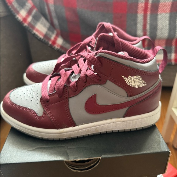 Jordan 1 Mid - Picture 2 of 5